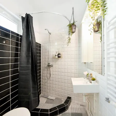 Historic Charm Meets Modern Luxury - Stylish In The Center *