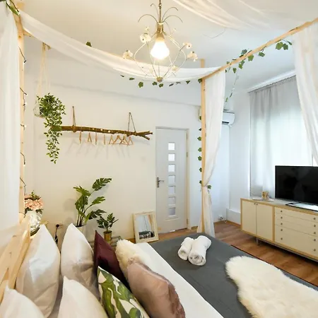Historic Charm Meets Modern Luxury - Stylish In The Center 부쿠레슈티