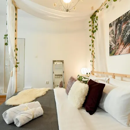 דירה Historic Charm Meets Modern Luxury - Stylish In The Center *